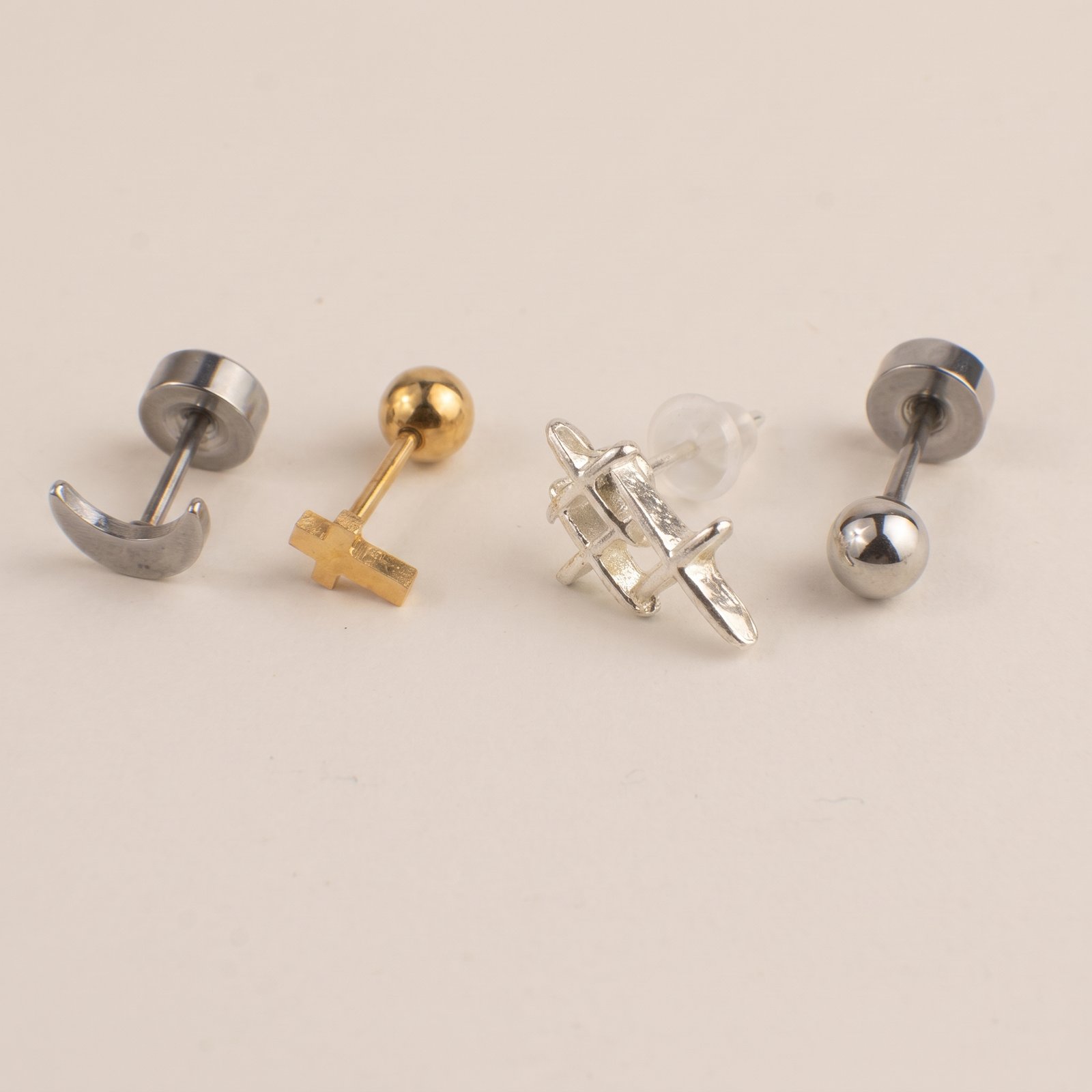 Combo Oreja Huesos Cruzados Dorado & Luna Creciente Lisa